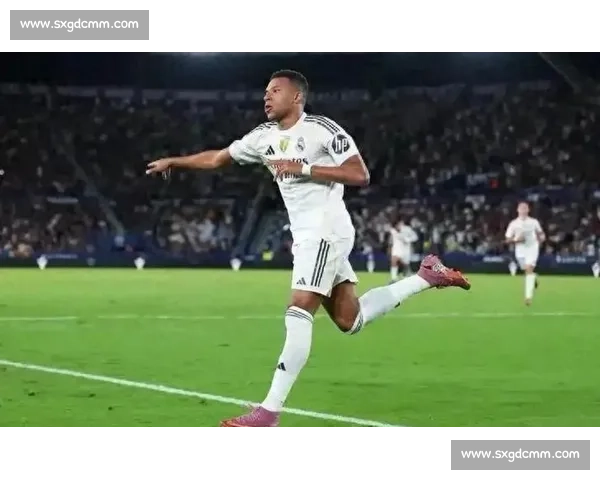 皇马主场迎战赫塔菲上演西甲焦点对决争夺关键三分之夜精彩激烈